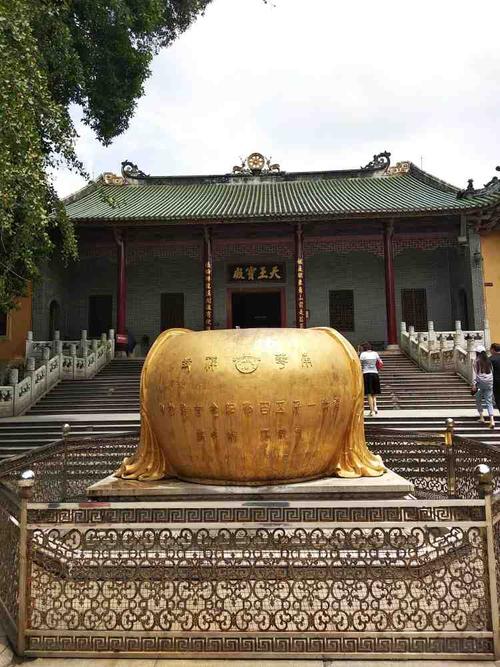 曹溪温泉度假村离南华寺多远-曹溪温泉度假村离南华寺多远啊